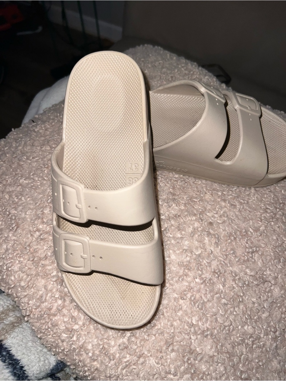 Women’s Double-Buckle Slide Sandals in Cream